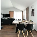 Family Friendly House With A Swimming Pool Plano, - 23937 *