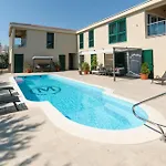 Family Friendly House With A Swimming Pool Plano, - 23937 Vikendica