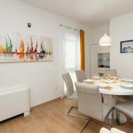 Family Friendly House With A Swimming Pool Plano, - 23937 Vakantiehuis *
