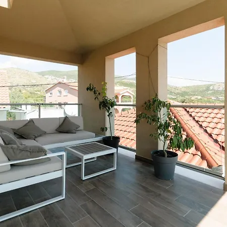 Family Friendly House With A Swimming Pool Plano, - 23937 Holiday home