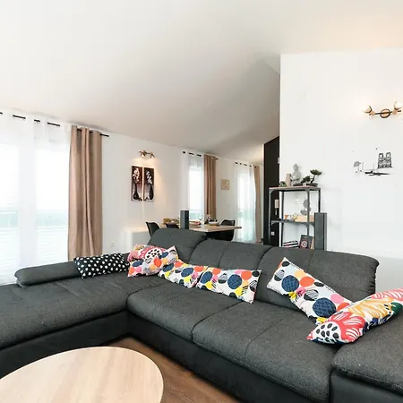 Vakantiehuis Family Friendly House With A Swimming Pool Plano, - 23937