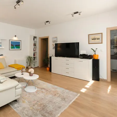 Family Friendly House With A Swimming Pool Plano, - 23937 Semesterbostad Trogir