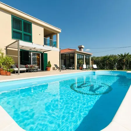 Family Friendly House With A Swimming Pool Plano, - 23937 Holiday home Trogir