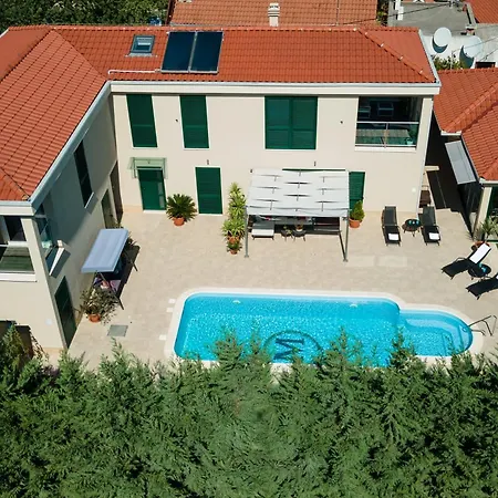 Family Friendly House With A Swimming Pool Plano, - 23937 Semesterbostad
