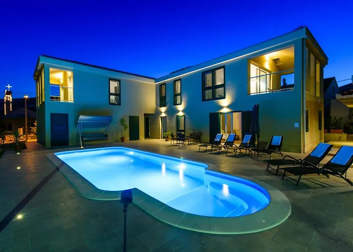 Family Friendly House With A Swimming Pool Plano, - 23937 Traù