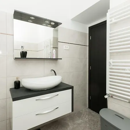 Family Friendly House With A Swimming Pool Plano, - 23937