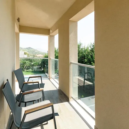 Family Friendly House With A Swimming Pool Plano, - 23937