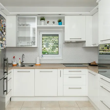 Будинок відпочинку Family Friendly House With A Swimming Pool Plano, - 23937