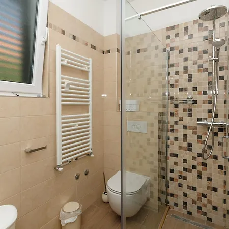 Family Friendly House With A Swimming Pool Plano, - 23937