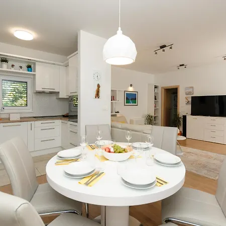 Family Friendly House With A Swimming Pool Plano, - 23937 Будинок відпочинку Трогір