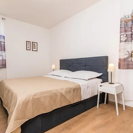 Family Friendly House With A Swimming Pool Plano, - 23937