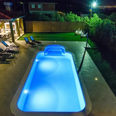 Family Friendly House With A Swimming Pool Plano, - 23937 Будинок відпочинку *