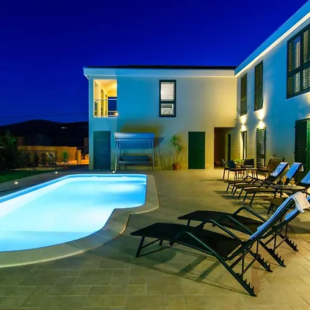 Family Friendly House With A Swimming Pool Plano, - 23937 度假居 特罗吉尔