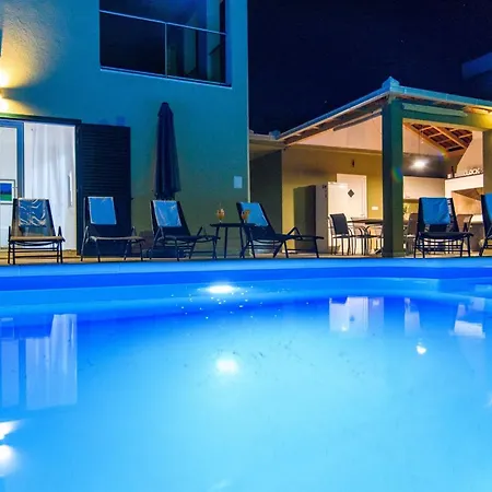 度假居 Family Friendly House With A Swimming Pool Plano, - 23937