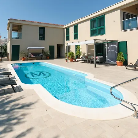 Family Friendly House With A Swimming Pool Plano, - 23937 Будинок відпочинку