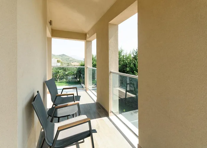 Family Friendly House With A Swimming Pool Plano, - 23937