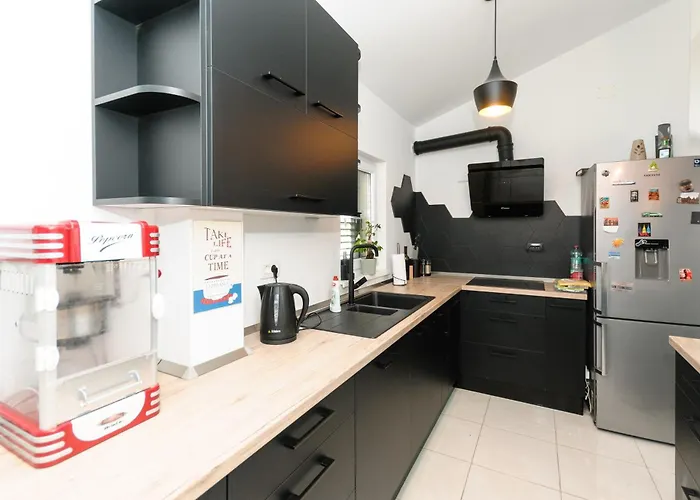 Hébergement de vacances Family Friendly House With A Swimming Pool Plano, - 23937 *