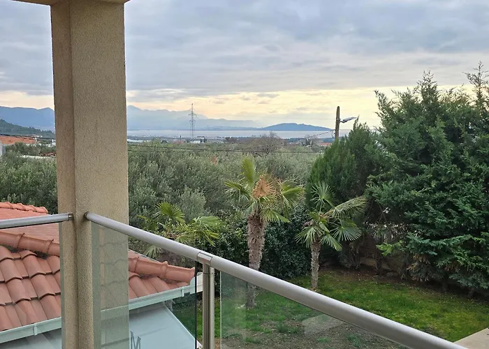 Family Friendly House With A Swimming Pool Plano, - 23937 *