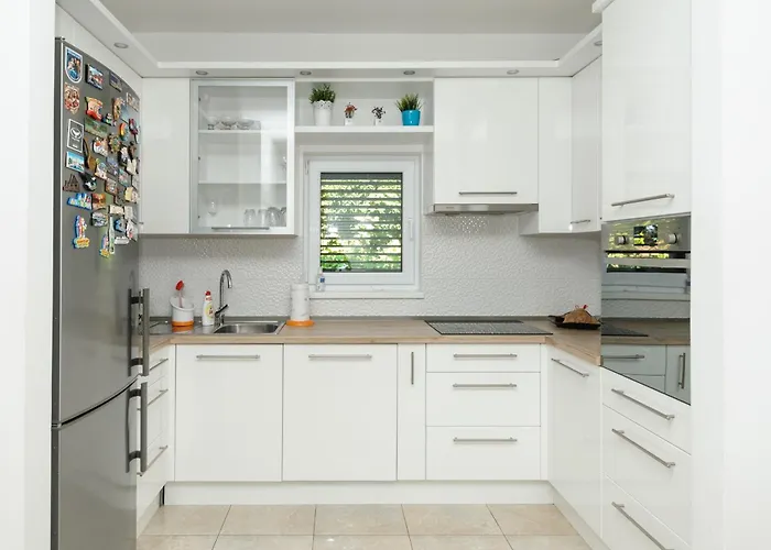 Hébergement de vacances Family Friendly House With A Swimming Pool Plano, - 23937