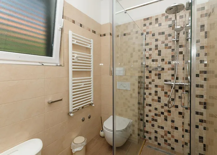 Family Friendly House With A Swimming Pool Plano, - 23937