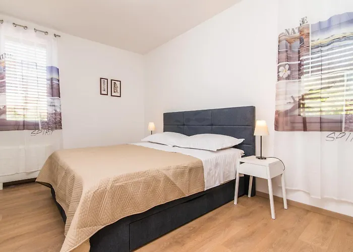 Family Friendly House With A Swimming Pool Plano, - 23937