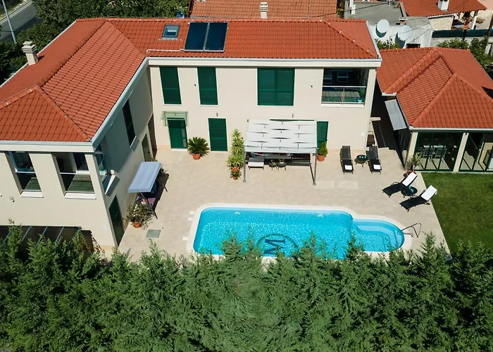 Family Friendly House With A Swimming Pool Plano, - 23937 Prázdninový dům