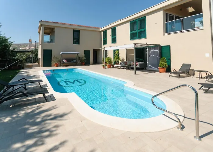 Family Friendly House With A Swimming Pool Plano, - 23937 Prázdninový dům