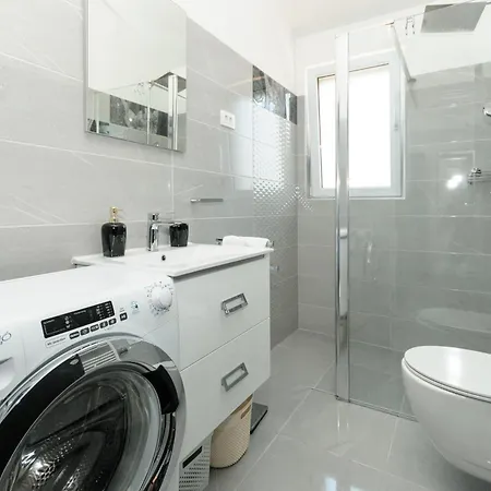 Family Friendly House With A Swimming Pool Plano, - 23937 Дом отдыха